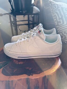 Nike WMNS COURT LEGACY 'WHITE BLACK' size 9.5
